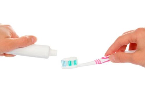 Elementos imprescindibles de la higiene bucal: el cepillo y la pasta dental